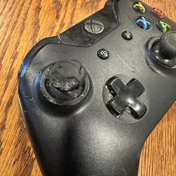 Xbox One Console Model 1540 Bundle - Picture 4 of 8